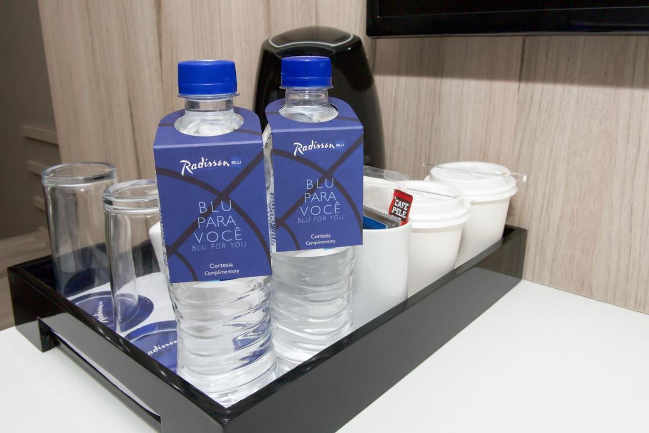 Hotel Radisson Blu Belo Horizonte Savassi Zewnętrze zdjęcie Bottled water in a hotel room
